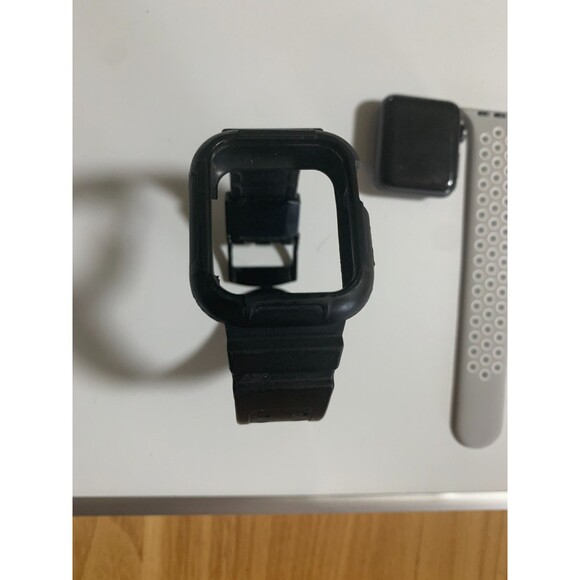 Apple Watch Series 3 38mm GPS + WiFi Space Gray Extra Band (B Grade) - Picture 3 of 7